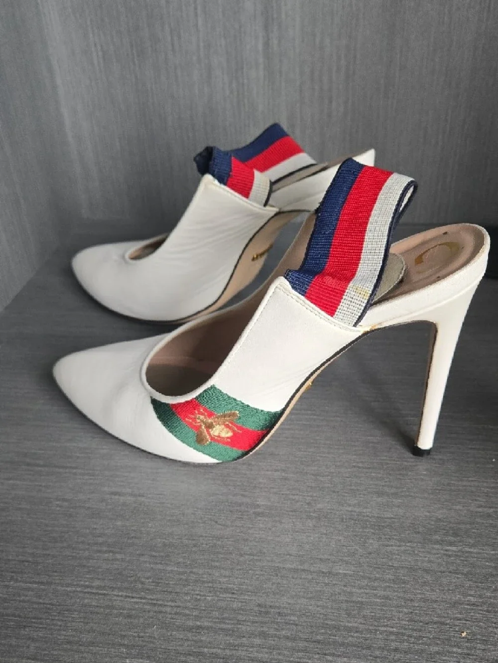 Gucci White Pointed-Toe Slingback Flats with Red-Blue Ribbon - Picture 4 of 7